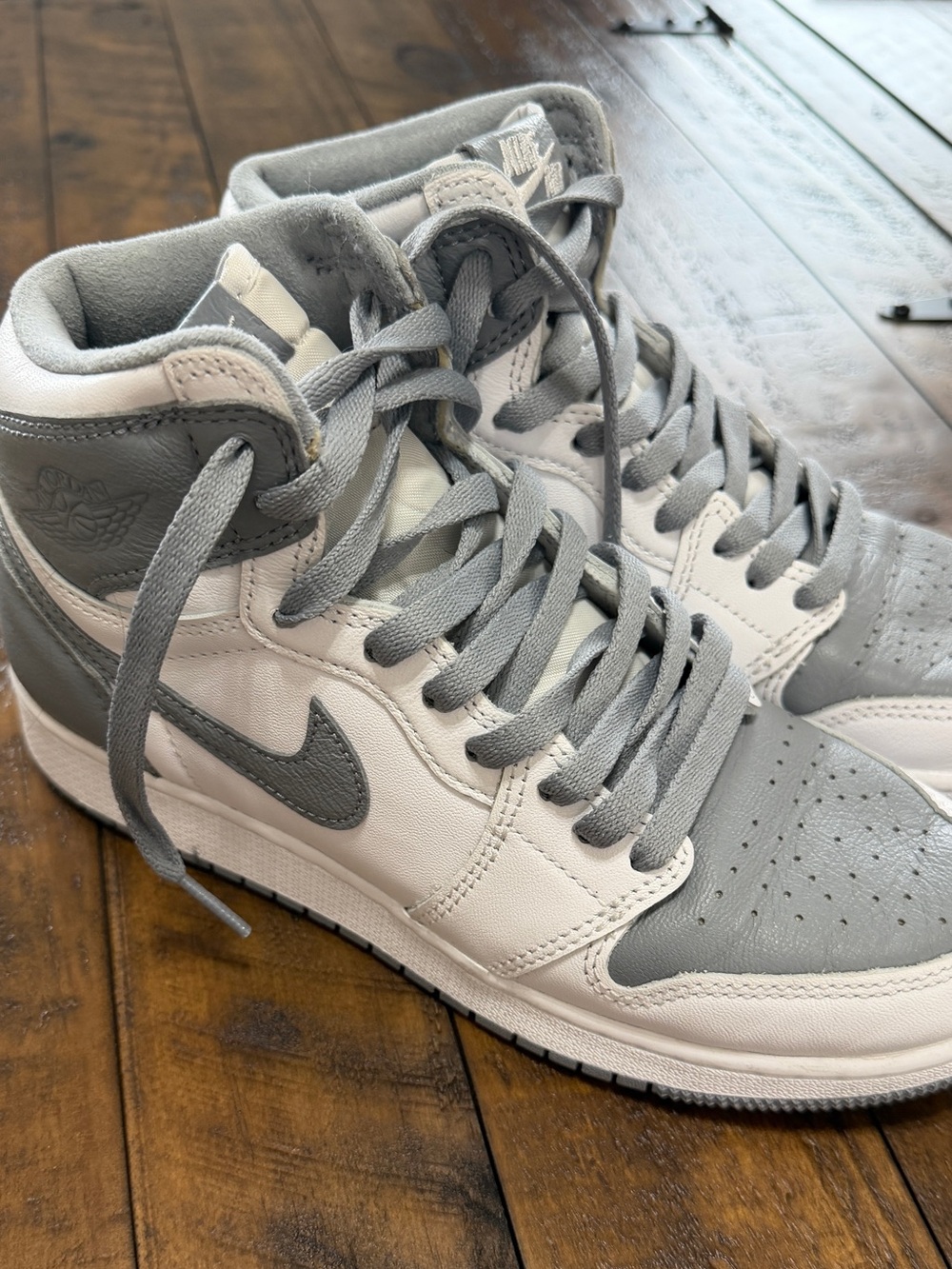 Nike Air Jordan 1 Mid - White and Grey